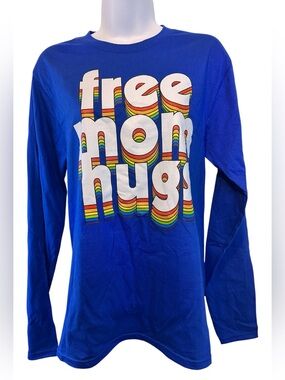 🌈 NEW “Free Mom Hugs” Pride Long Sleeve Tee – Women’s Small 💙